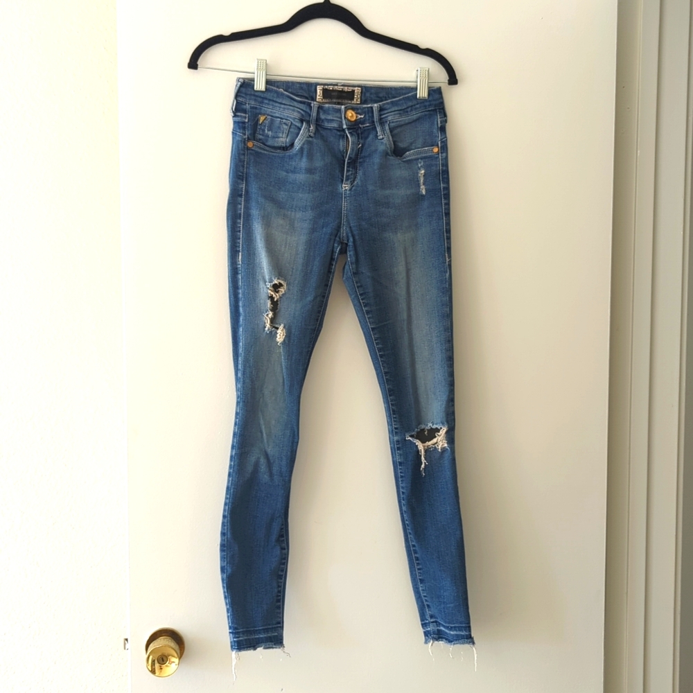 River island Skinny Jeans with Rips